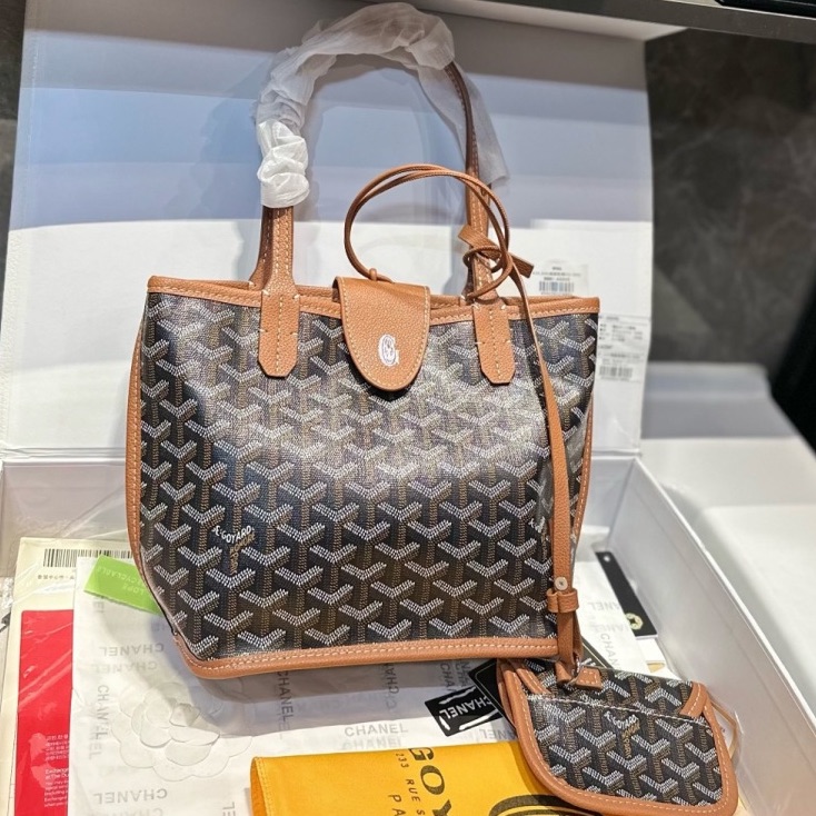 Goyard Leather Handbag, 20x19cm